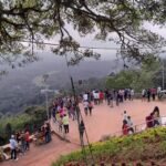 tourists-at-rajas-seat